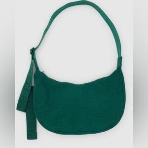 NWOT BAGGU cypress crescent medium size